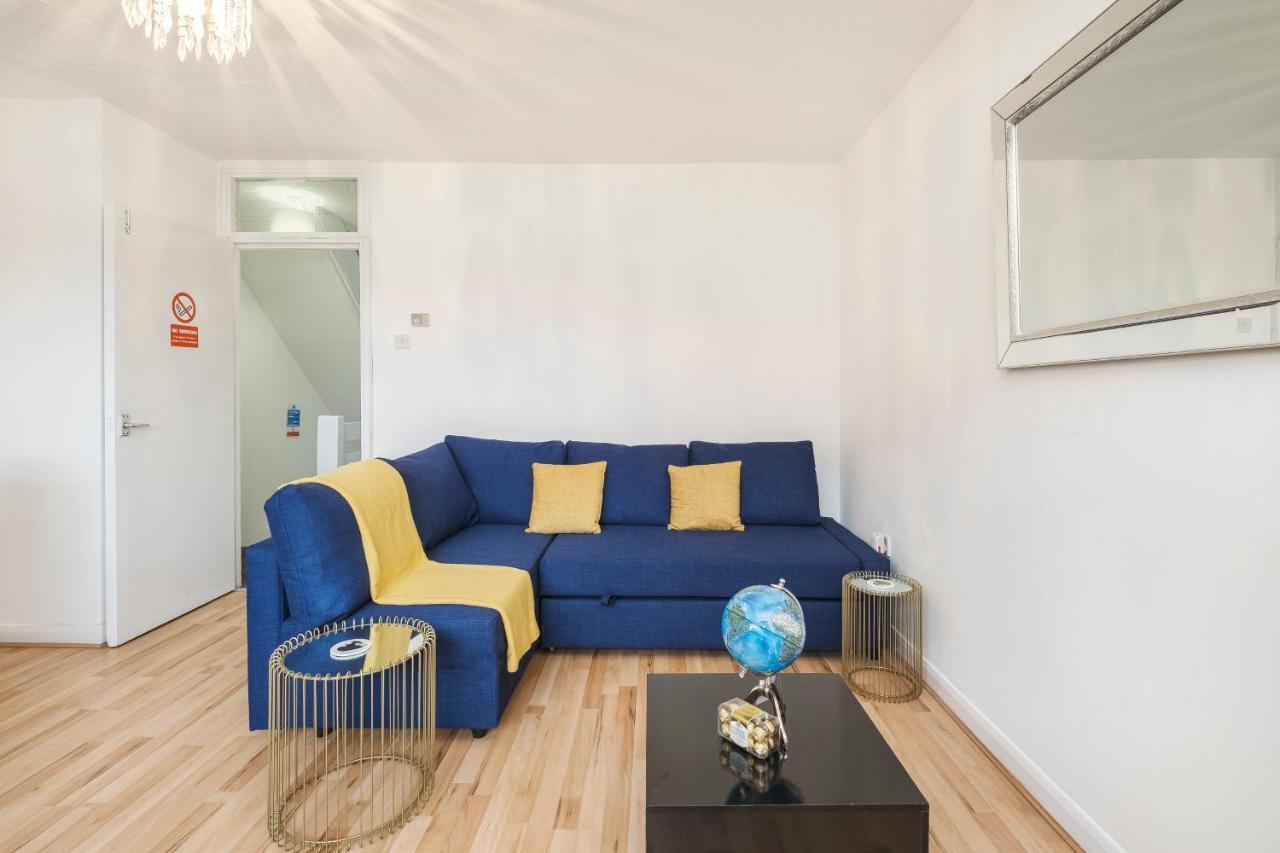 Spacious 3 Bed 1 Bath Hse W Guest Toilet W Parking Near Excel - E16 London Ngoại thất bức ảnh