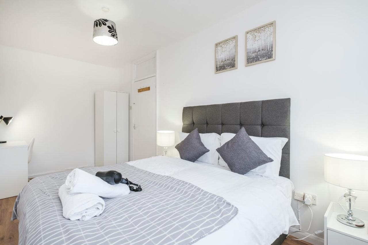 Spacious 3 Bed 1 Bath Hse W Guest Toilet W Parking Near Excel - E16 London Ngoại thất bức ảnh