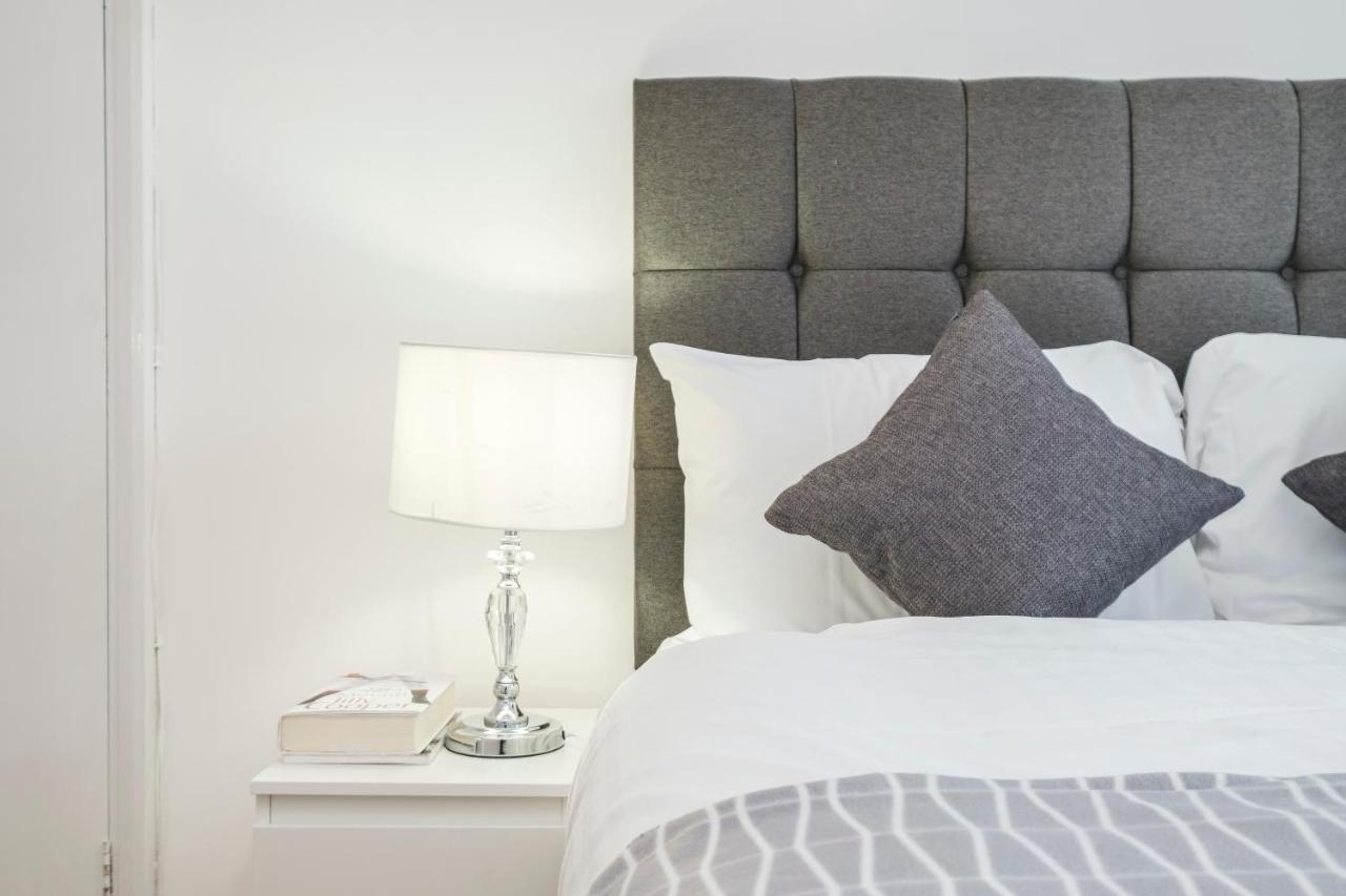 Spacious 3 Bed 1 Bath Hse W Guest Toilet W Parking Near Excel - E16 London Ngoại thất bức ảnh