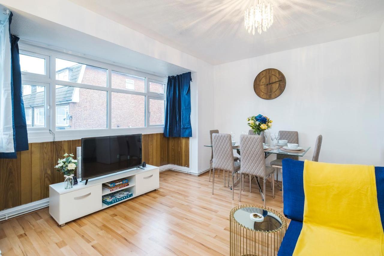 Spacious 3 Bed 1 Bath Hse W Guest Toilet W Parking Near Excel - E16 London Ngoại thất bức ảnh