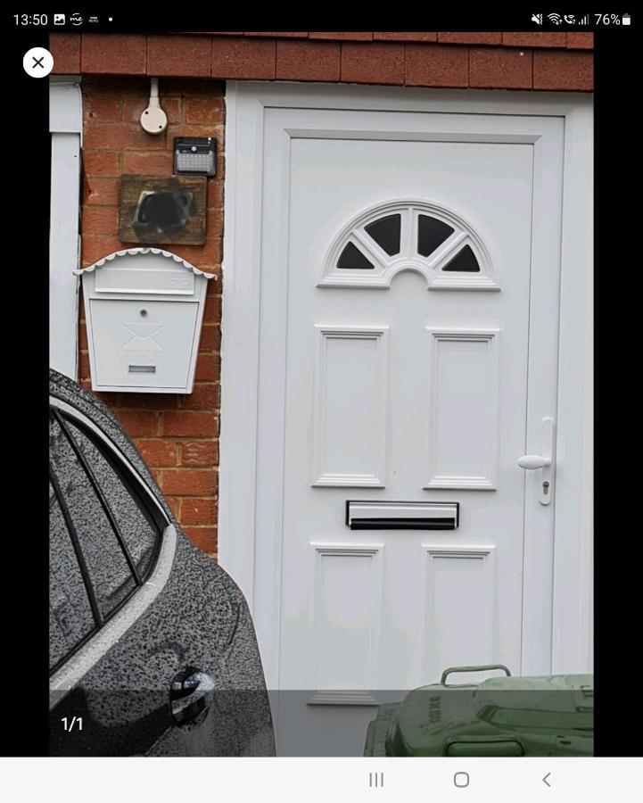 Spacious 3 Bed 1 Bath Hse W Guest Toilet W Parking Near Excel - E16 London Ngoại thất bức ảnh